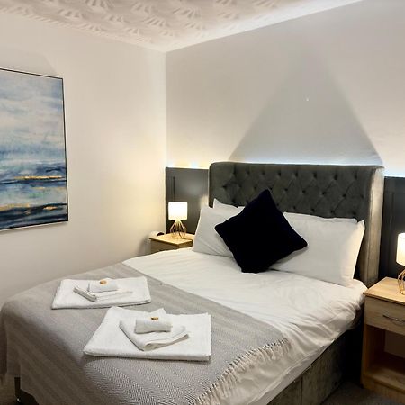 Coastal Park Accommodation Llanelli Esterno foto
