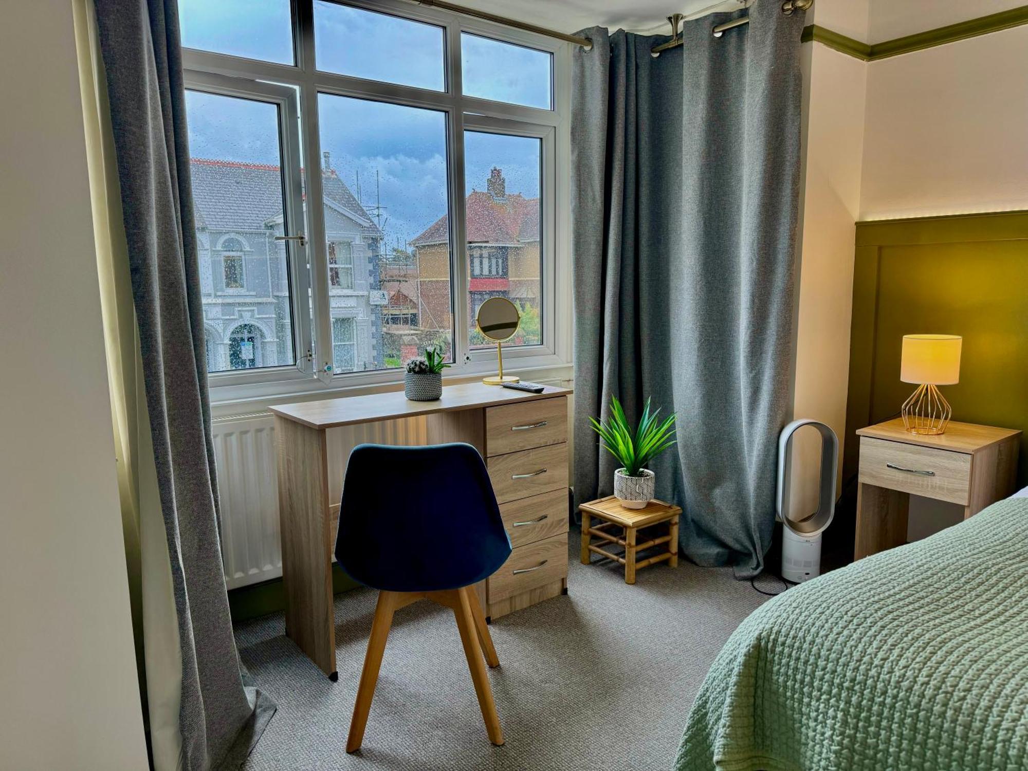 Coastal Park Accommodation Llanelli Esterno foto