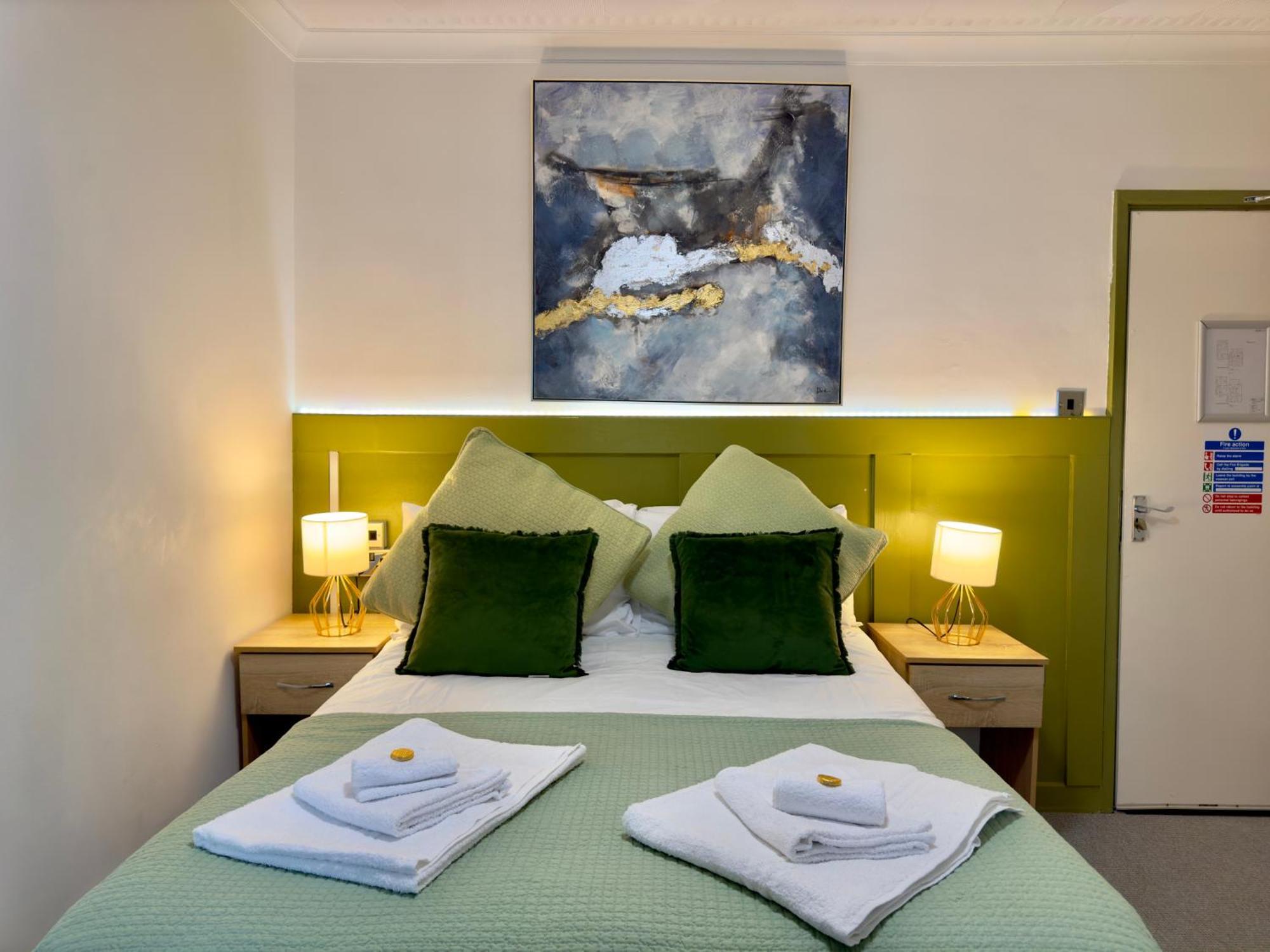 Coastal Park Accommodation Llanelli Esterno foto