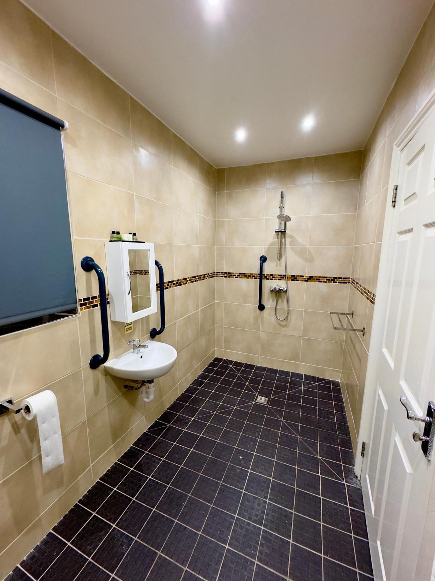 Coastal Park Accommodation Llanelli Esterno foto