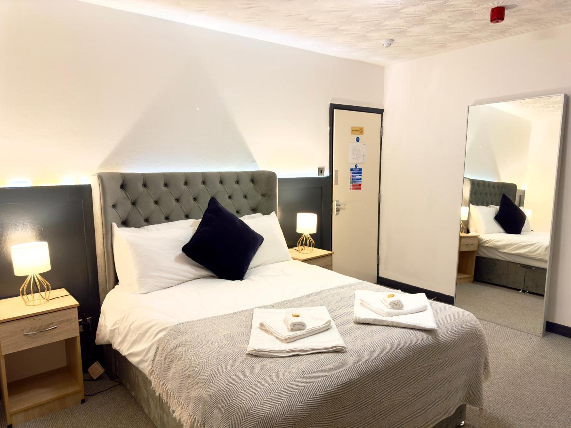 Coastal Park Accommodation Llanelli Esterno foto