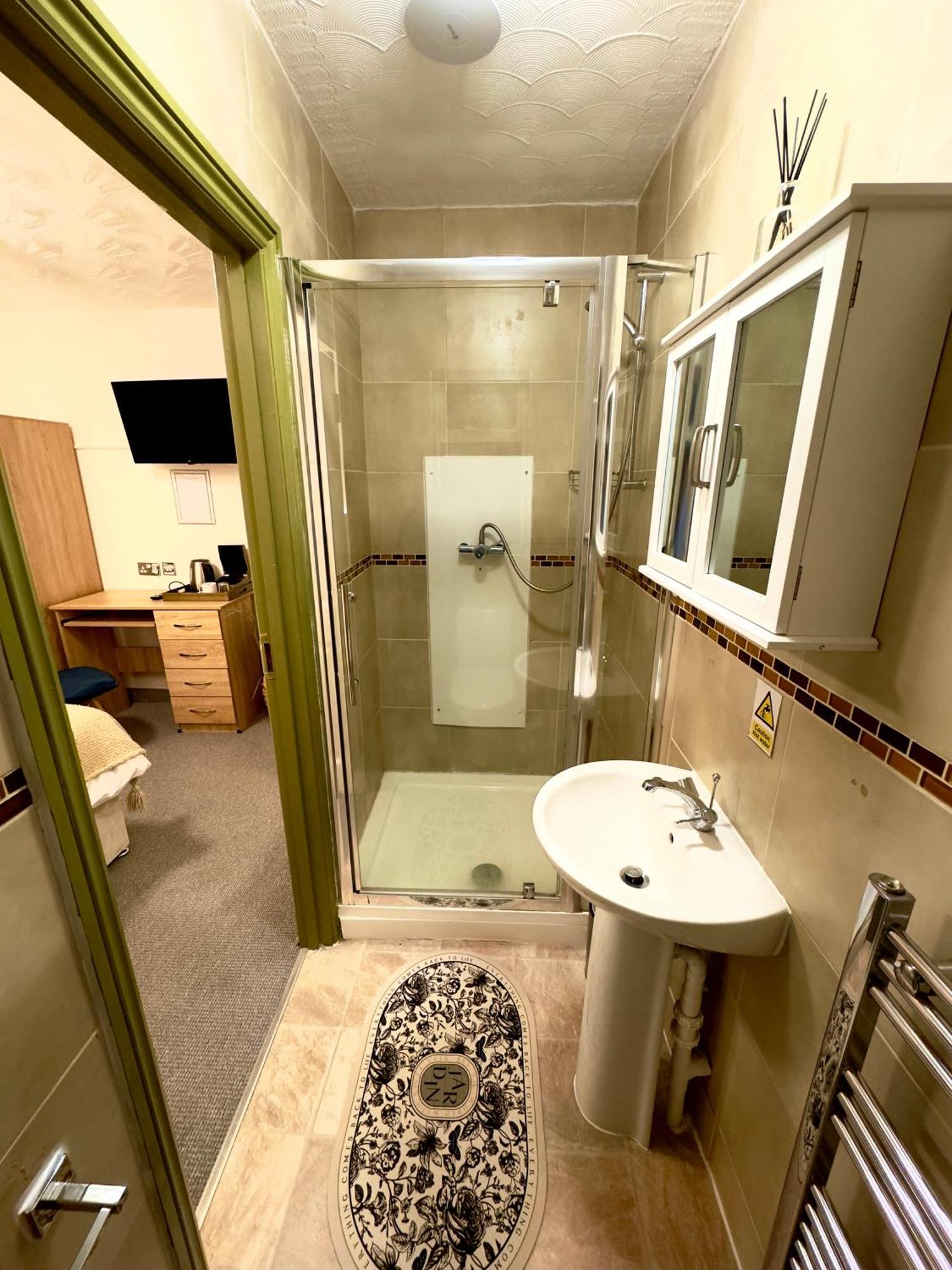 Coastal Park Accommodation Llanelli Esterno foto