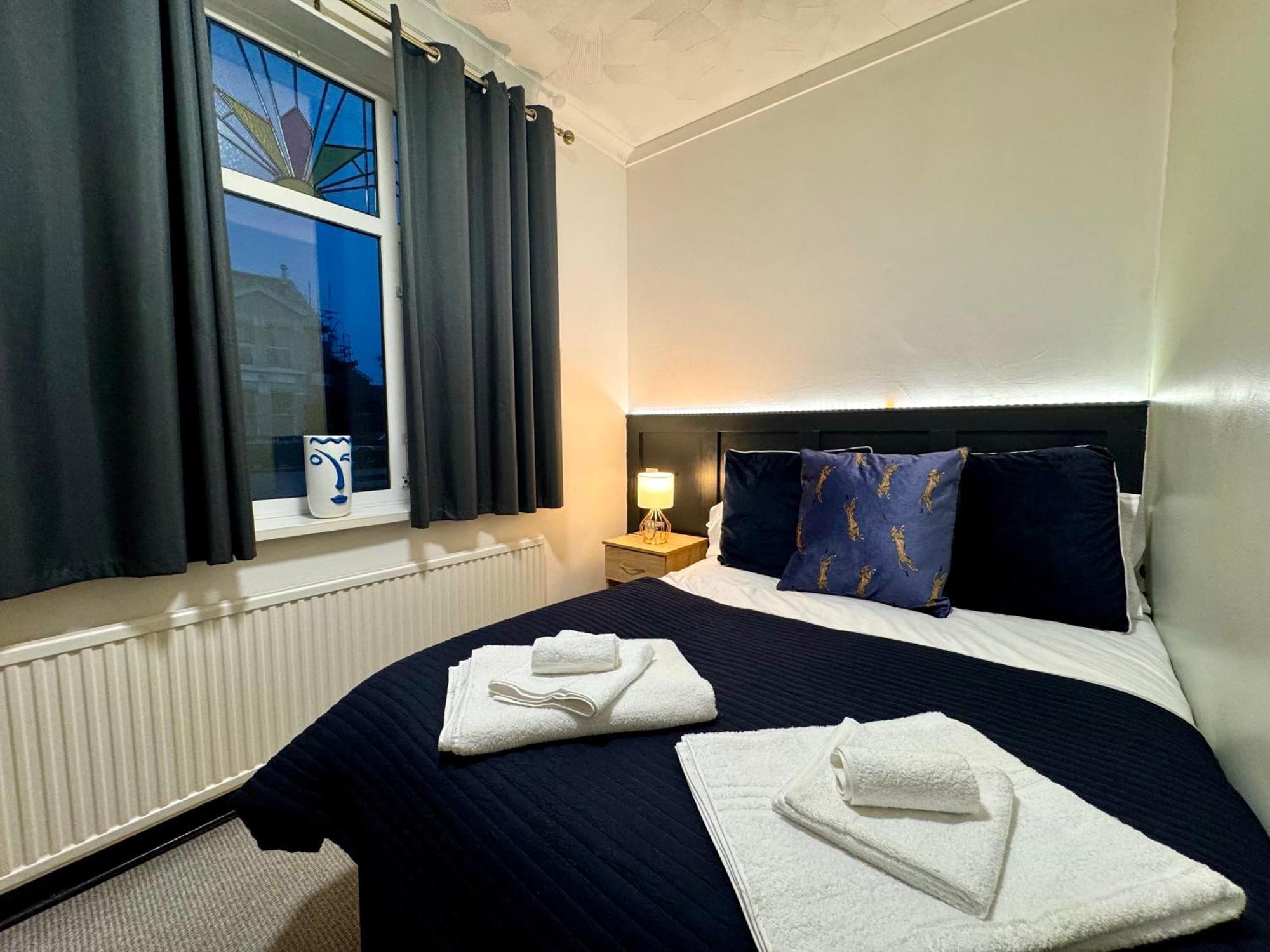 Coastal Park Accommodation Llanelli Esterno foto