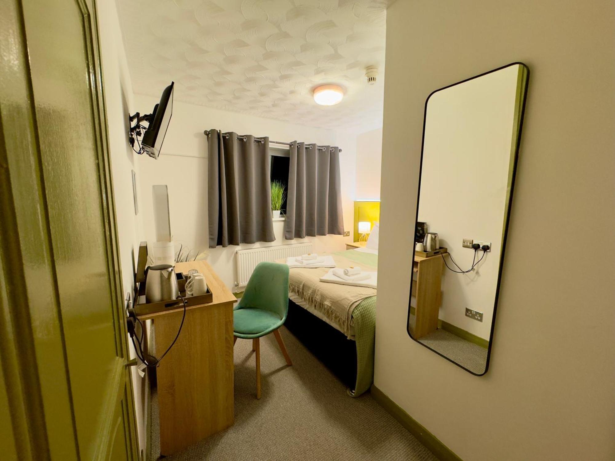 Coastal Park Accommodation Llanelli Esterno foto