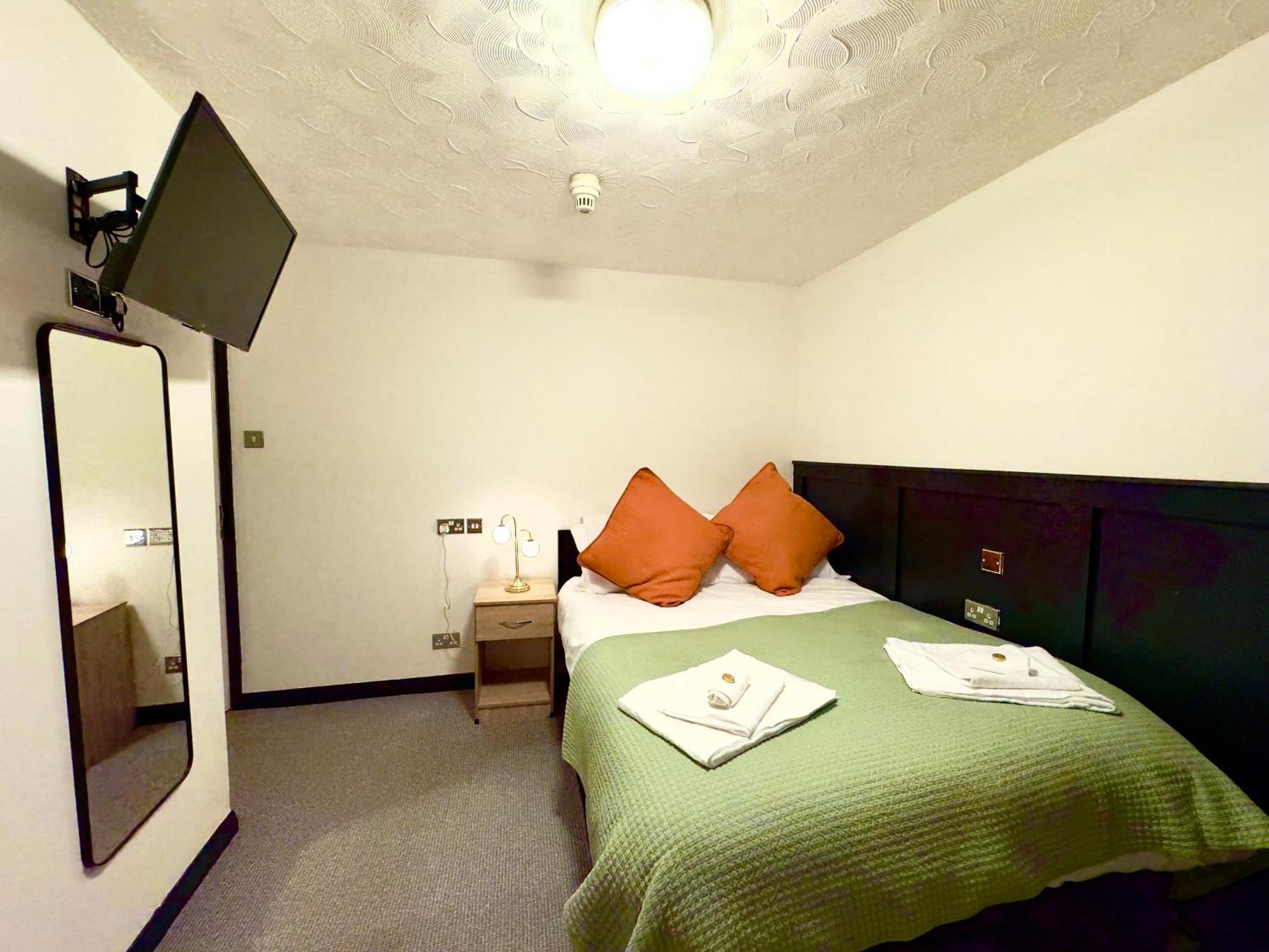 Coastal Park Accommodation Llanelli Esterno foto