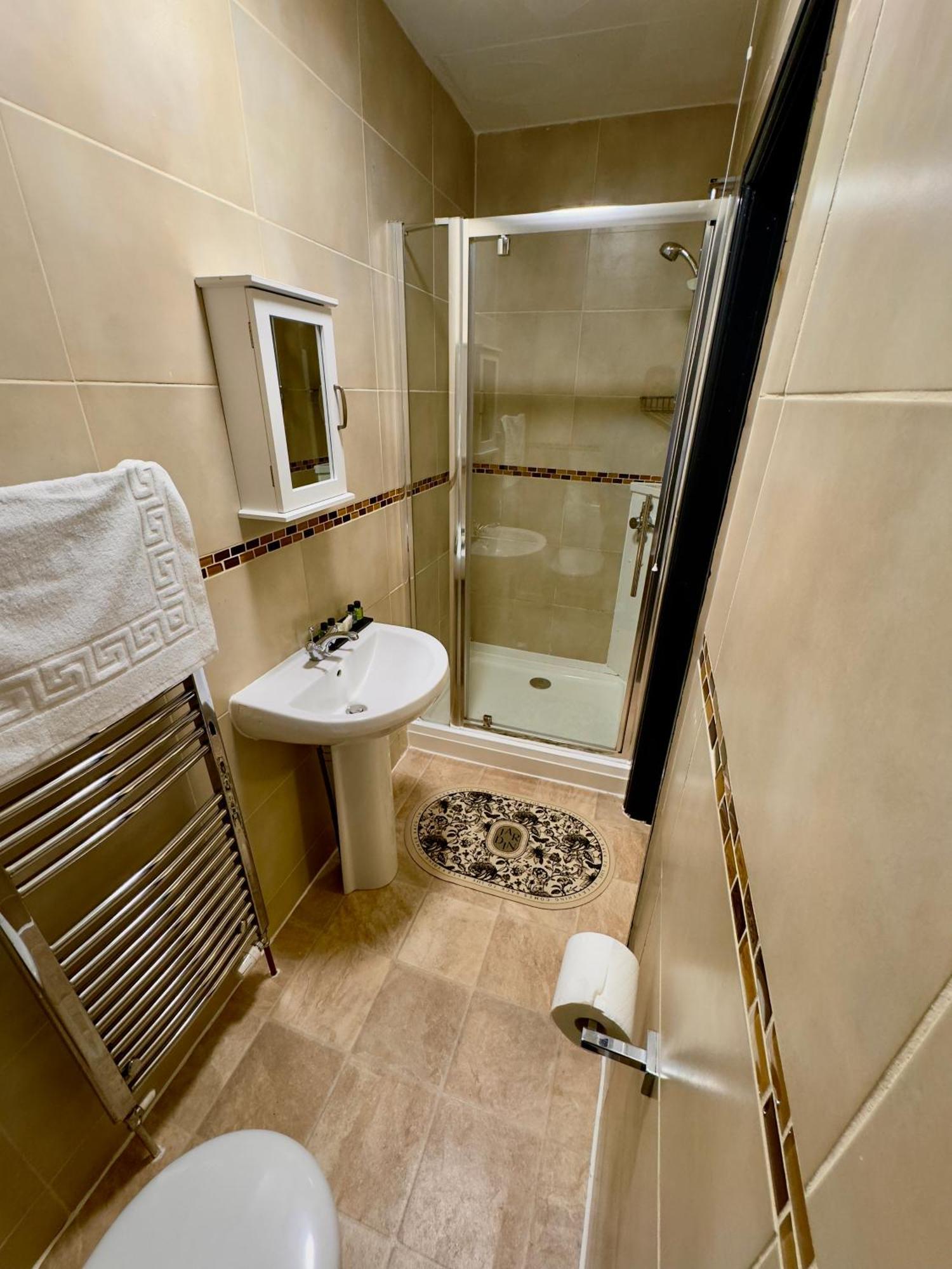 Coastal Park Accommodation Llanelli Esterno foto