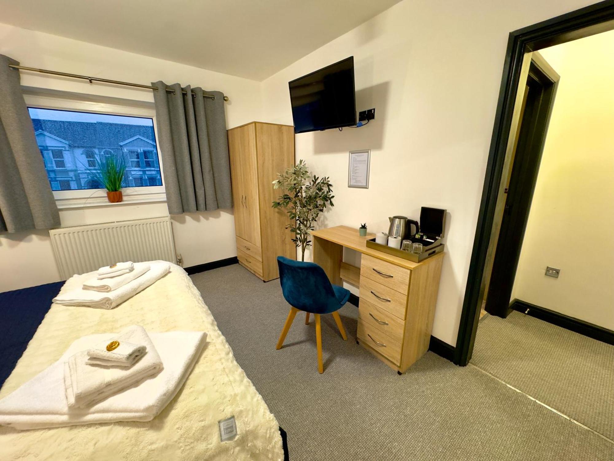 Coastal Park Accommodation Llanelli Esterno foto