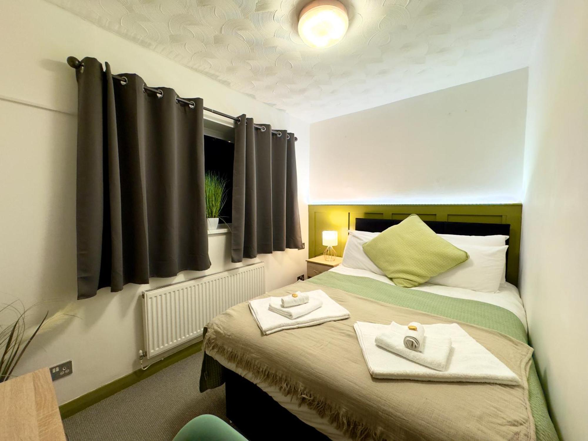 Coastal Park Accommodation Llanelli Esterno foto