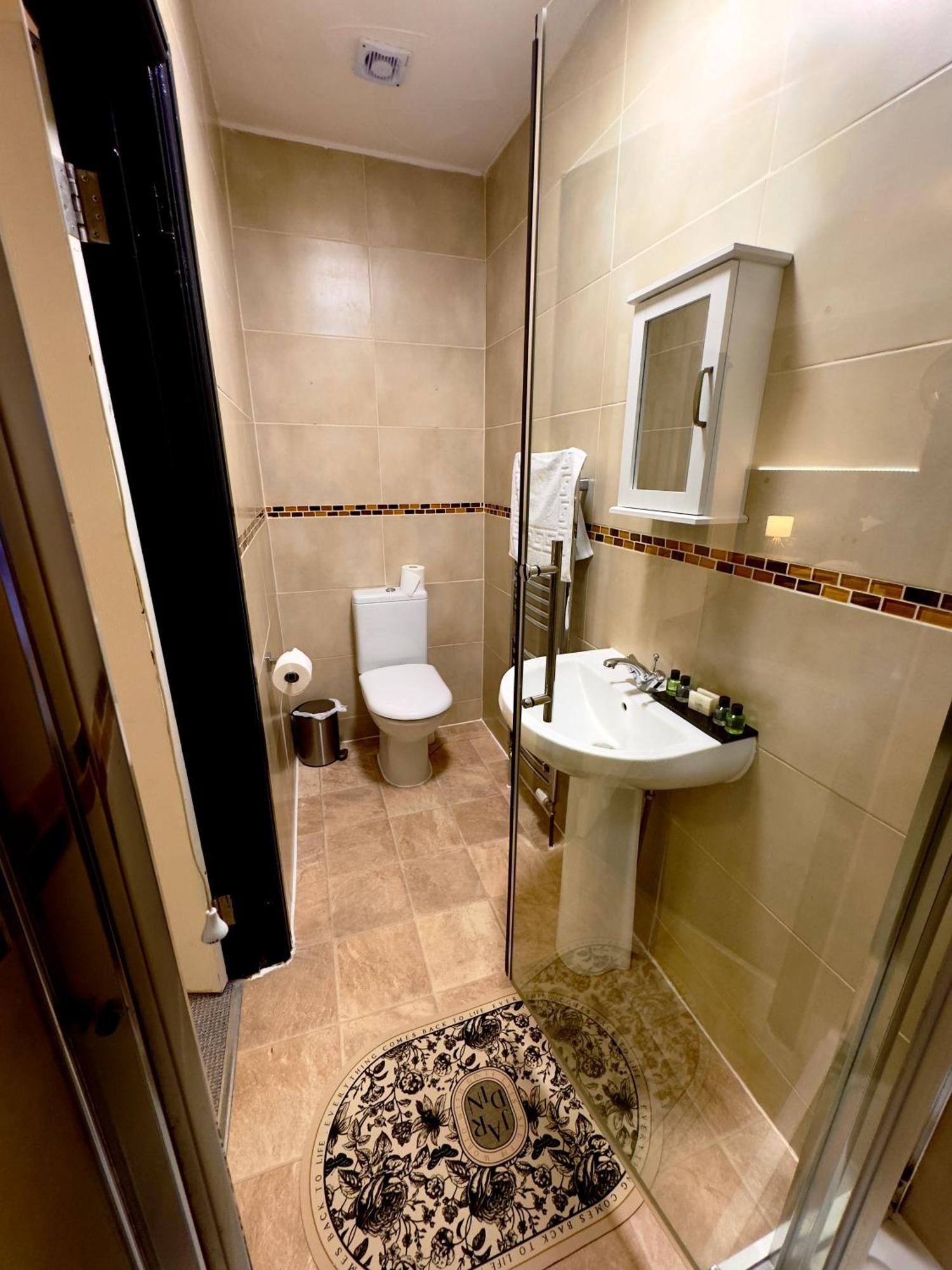 Coastal Park Accommodation Llanelli Esterno foto