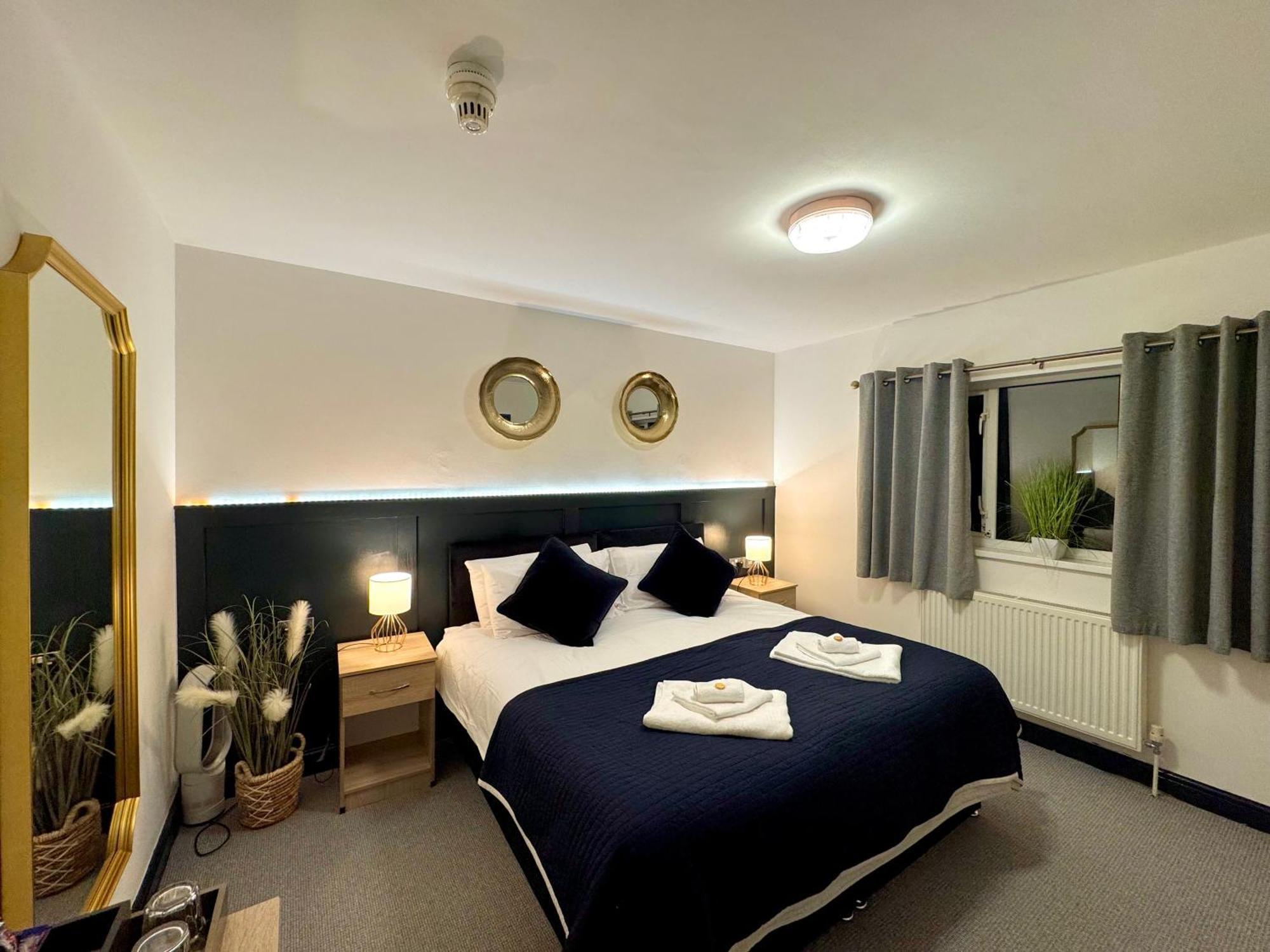 Coastal Park Accommodation Llanelli Esterno foto
