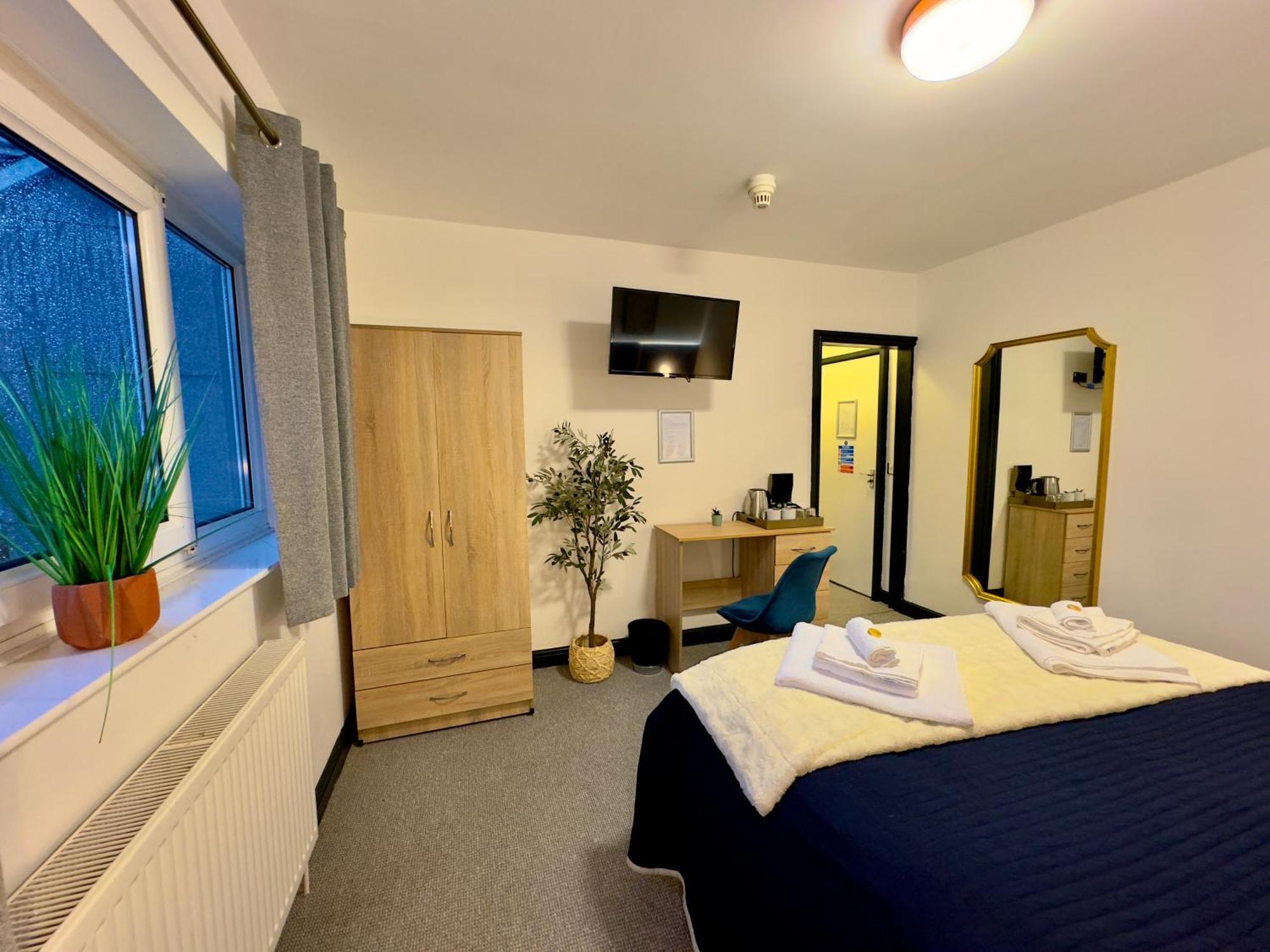 Coastal Park Accommodation Llanelli Esterno foto