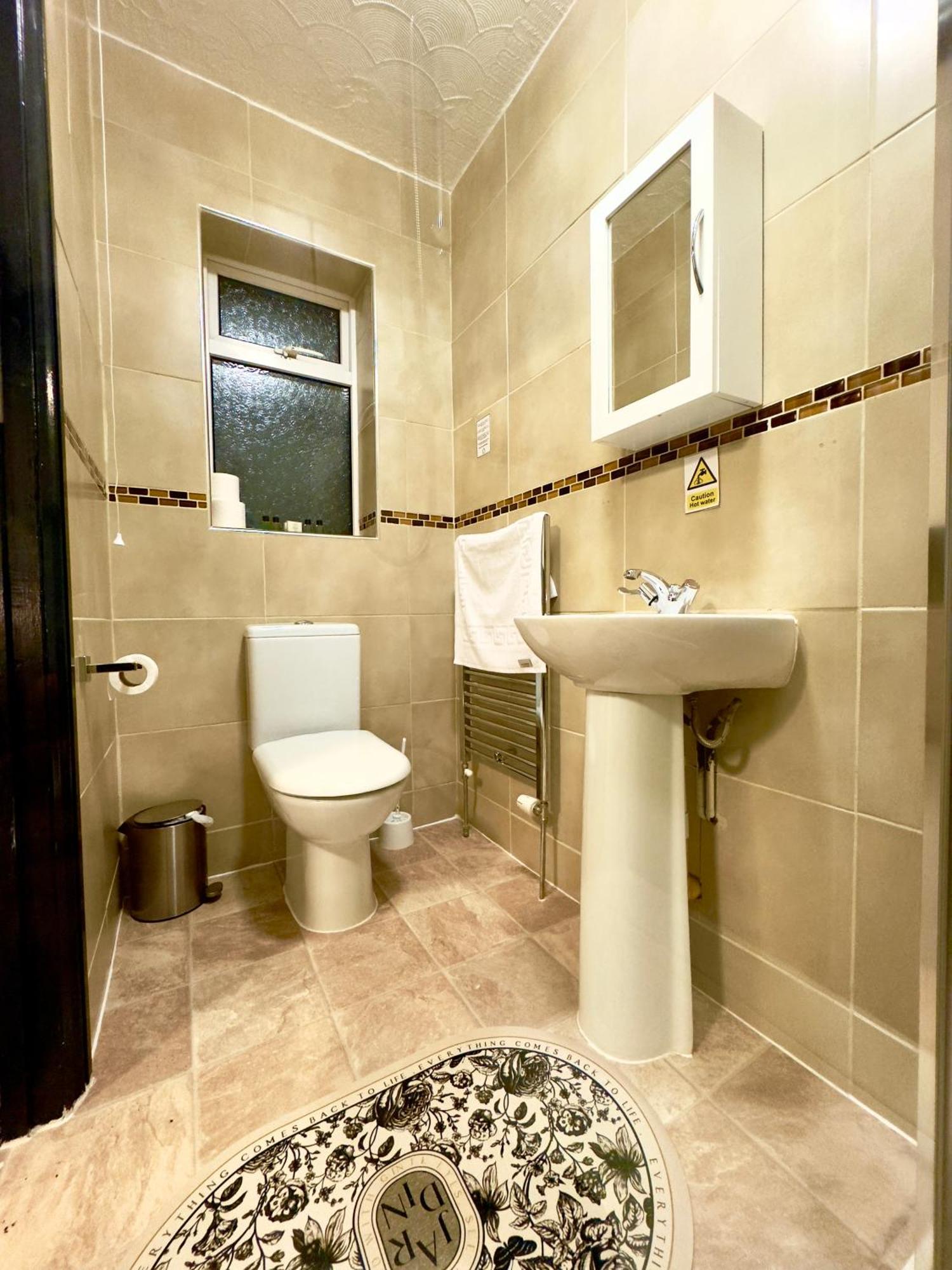 Coastal Park Accommodation Llanelli Esterno foto