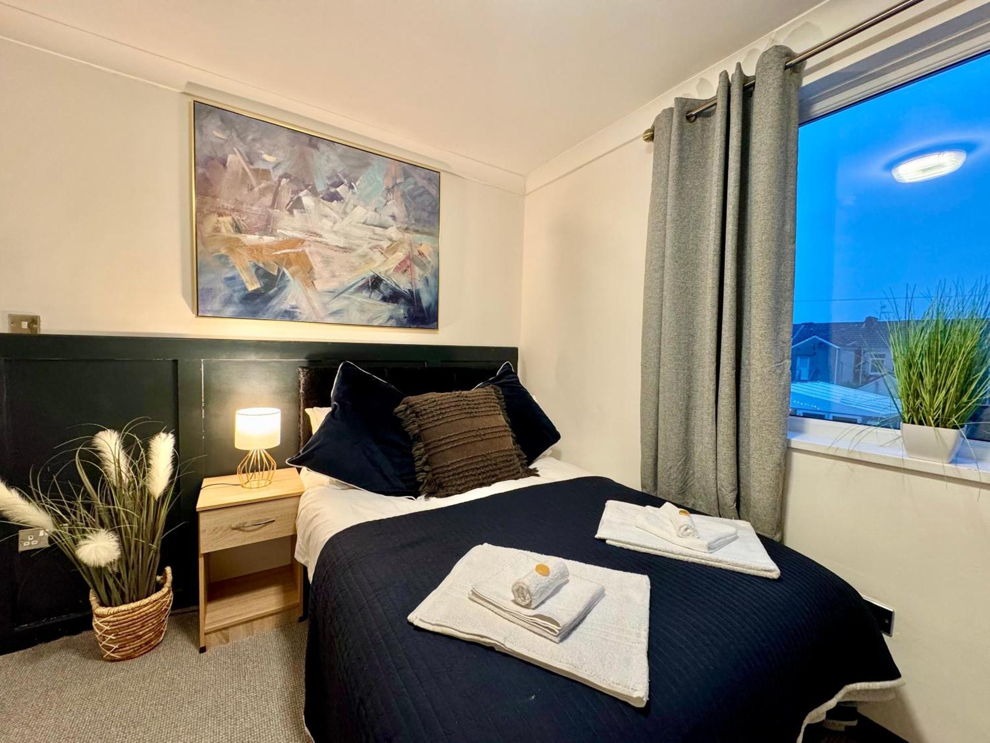 Coastal Park Accommodation Llanelli Esterno foto