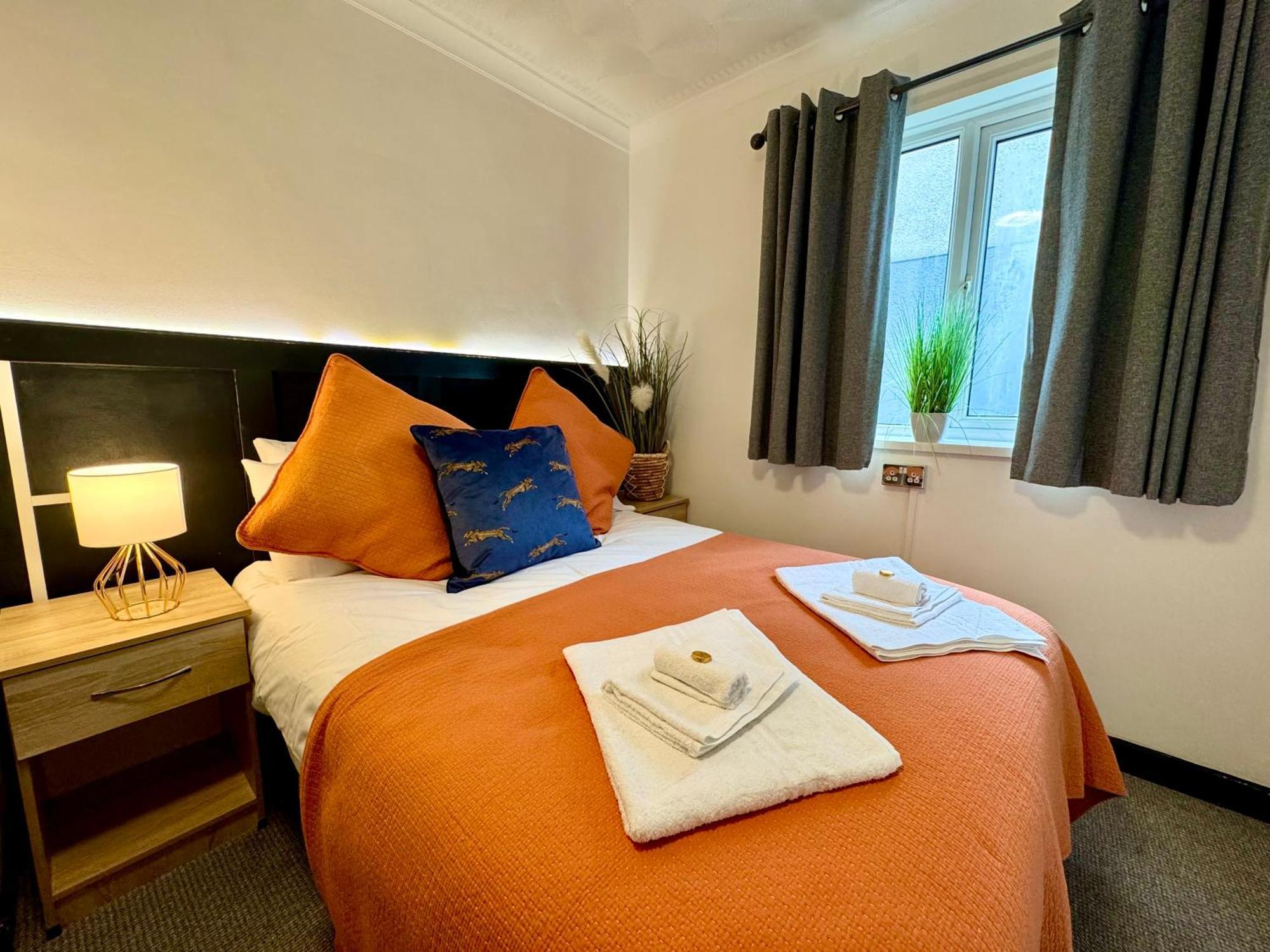 Coastal Park Accommodation Llanelli Esterno foto